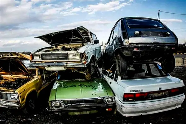موتور و گیربکس در اسقاط خودرو